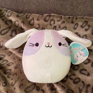 Squishmallow Lavada claires exclusive bunny